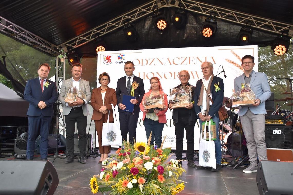 Gminne Święto Plonów w Przybiernówku połączyło tradycję, muzykę i lokalną wspólnotę Gminne Święto Plonów w Przybiernówku połączyło tradycję, muzykę i lokalną wspólnotę