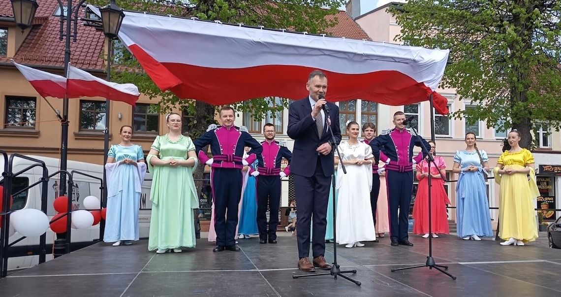 Gryfice uczciły Konstytucję 3 Maja. Był przemarsz, występy i wspólny polonez
