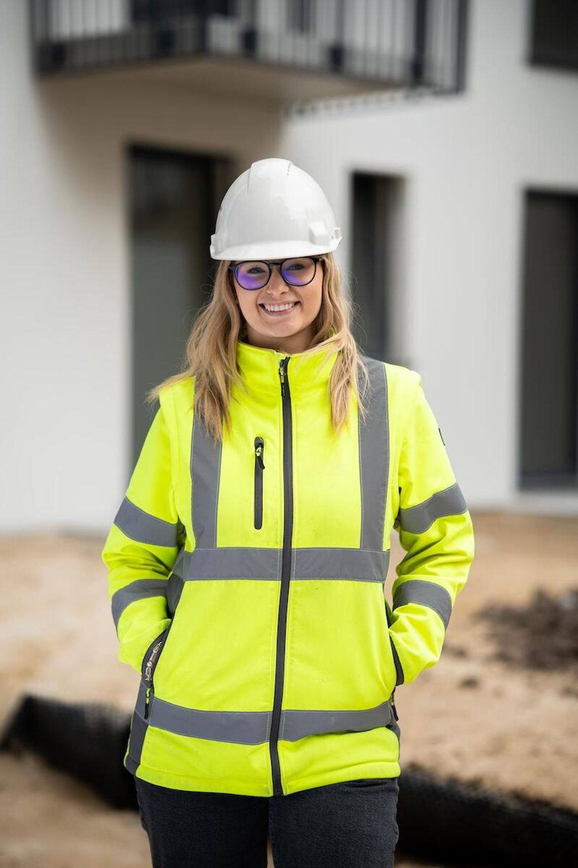 Jak zarabiają kobiety w branży budowlanej? - raport zarobków Polskiej Izby Inżynierów Budownictwa