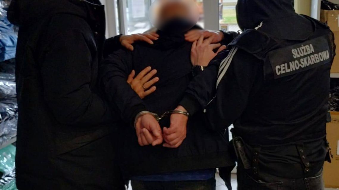 KAS i CBŚP rozbiły zorganizowaną grupę przestępczą, która prała pieniądze i wystawiała puste faktury VAT