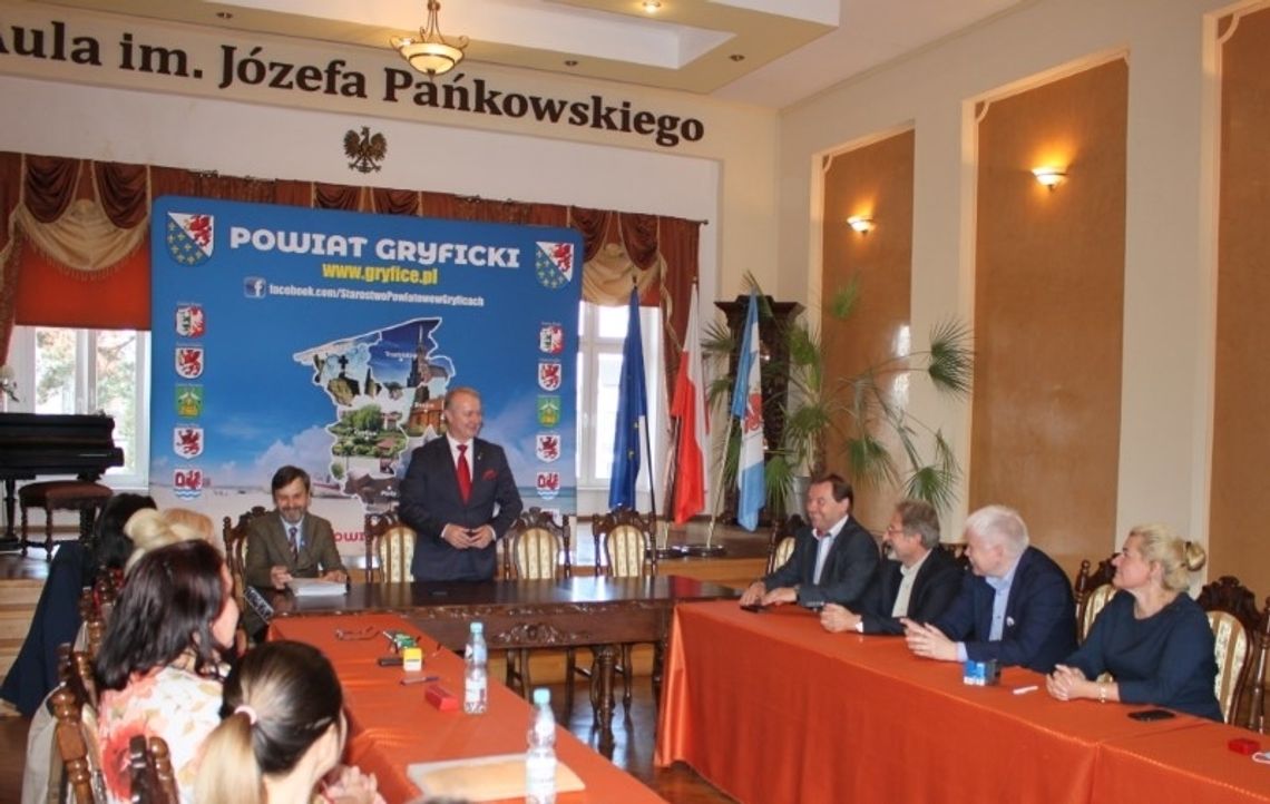 Kolejna pula grantów sołeckich - umowy podpisane Kolejna pula grantów sołeckich - umowy podpisane