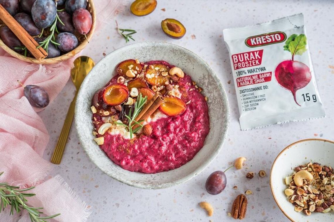 Kolorowy pudding ryżowy z karmelizowaną śliwką