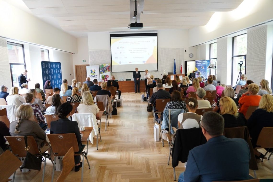 Konferencja inaugurująca działanie Specjalistycznego Centrum Wspierającego Edukację Włączającą w Waniorowie pod hasłem „Budujemy mosty do lepszej jakości nauki, czyli o inkluzji w edukacji oraz roli i zadaniach SCWEW”