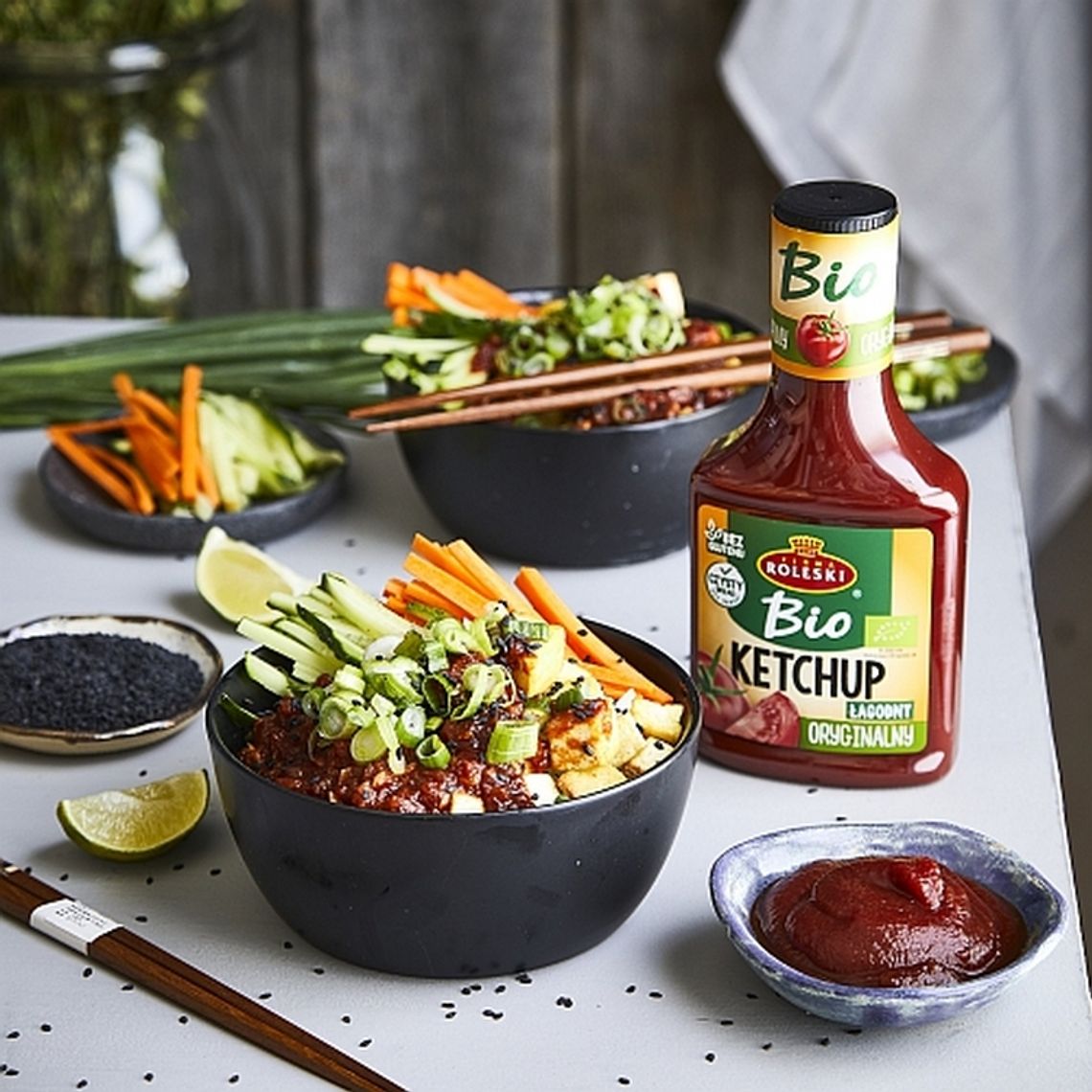 Koreańskie tofu z jaśminowym ryżem, sosem oraz dodatkiem ketchupu oryginalnego BIO Roleski Koreańskie tofu z jaśminowym ryżem, sosem oraz dodatkiem ketchupu oryginalnego BIO Roleski