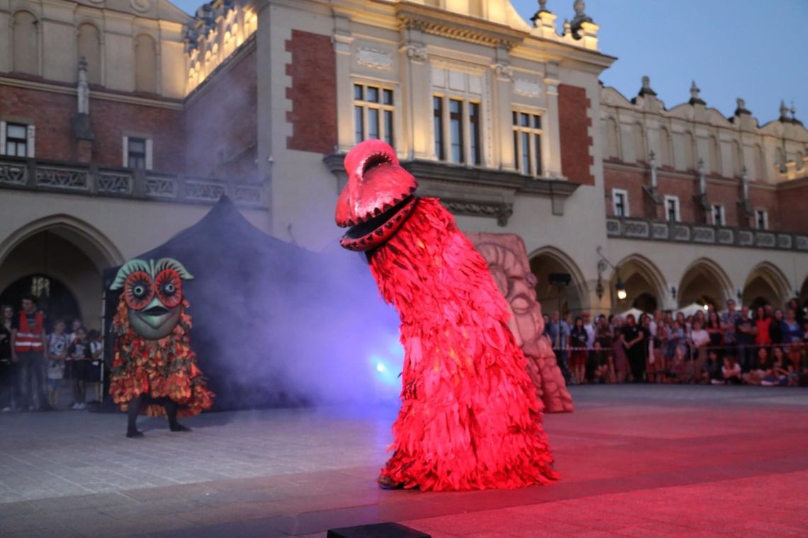 Magia i sztuka po zmierzchu z Krakowskim Teatrem Ulicznym Scena Kalejdoskop