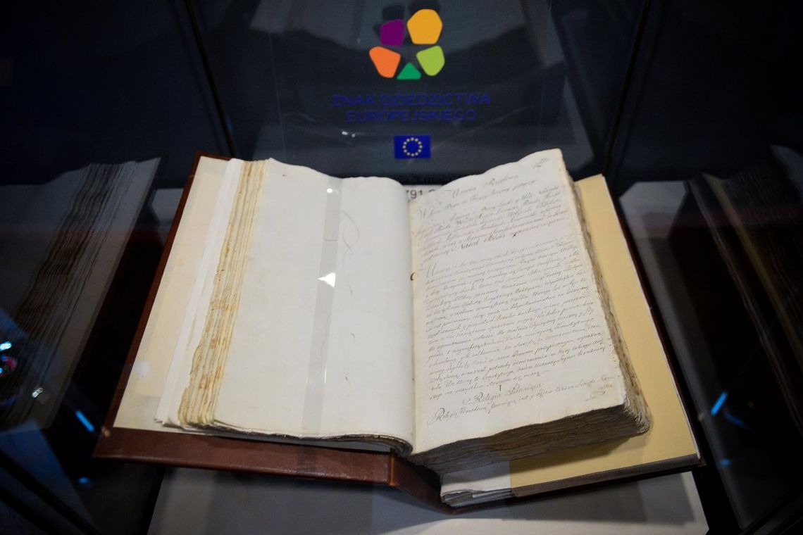 MAJÓWKA PEŁNA HISTORII – JEDYNA OKAZJA W ROKU,  ABY ZOBACZYĆ NA ŻYWO KONSTYTUCJĘ 3 MAJA 1791 R.