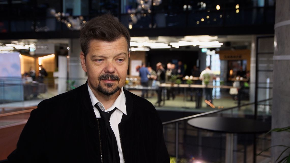 Michał Figurski: Osoba z niepełnosprawnością nadal jest sensacją na ulicy. W otoczeniu uruchamia się wtedy zaściankowa empatia, której bardzo nie lubię Michał Figurski: Osoba z niepełnosprawnością nadal jest sensacją na ulicy. W otoczeniu uruchamia się wtedy zaściankowa empatia, której bardzo nie lubię