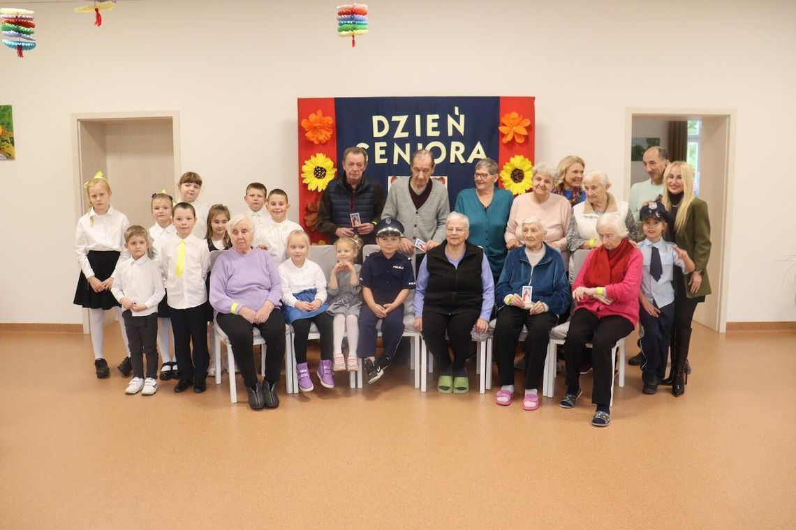 MIĘDZYPOKOLENIOWE SPOTKANIE PEŁNE WARTOŚCI, PAMIĘCI I BEZPIECZEŃSTWA – UCZNIOWE Z MODLIMOWA Z WIZYTĄ U SENIORÓW W GRYFICACH! MIĘDZYPOKOLENIOWE SPOTKANIE PEŁNE WARTOŚCI, PAMIĘCI I BEZPIECZEŃSTWA – UCZNIOWE Z MODLIMOWA Z WIZYTĄ U SENIORÓW W GRYFICACH!