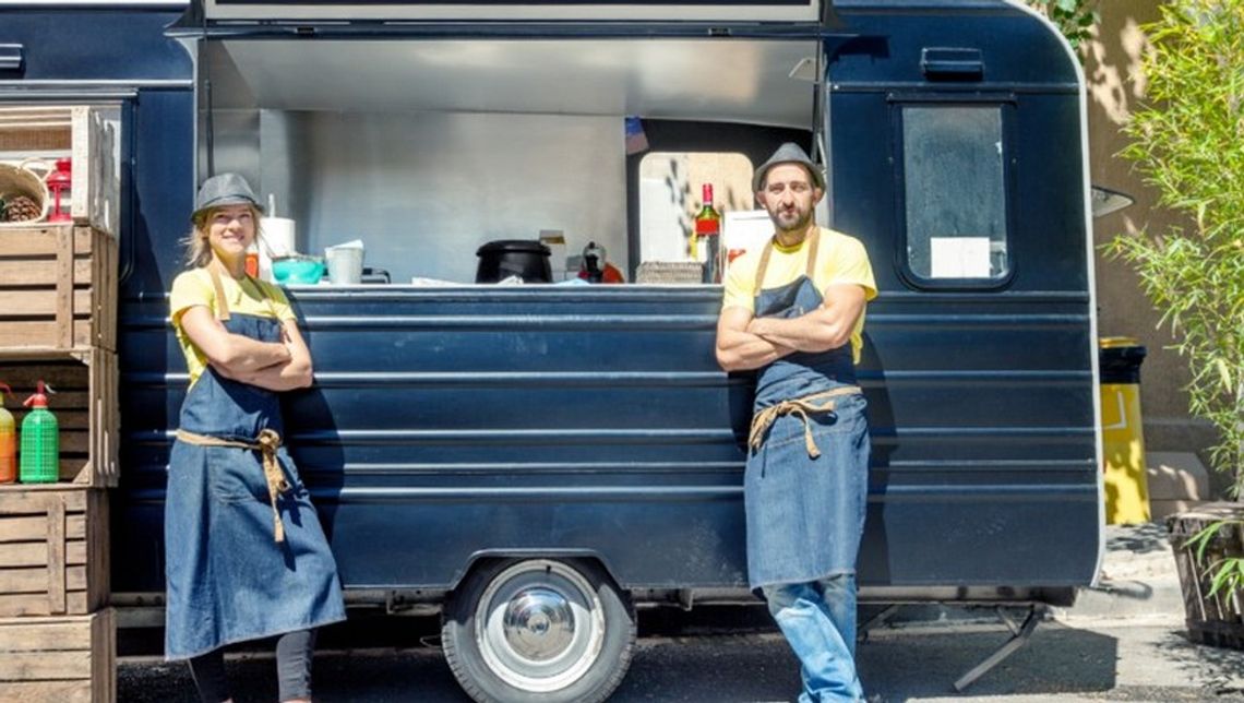 Mobilna gastronomia coraz popularniejsza w Polsce. IJHARS zajrzała do food trucków