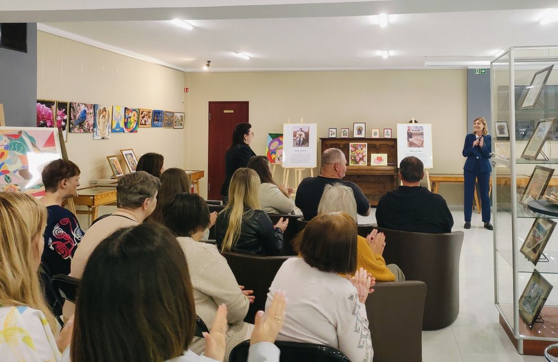 "Na skrzydłach pasji" - Wernisaż wystawy w Nowogardzie