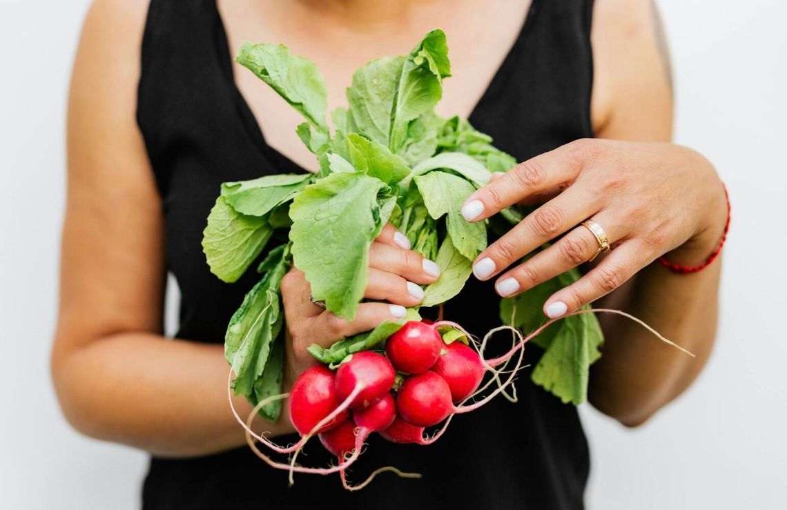Nowalijki i majówka. Jak wiosna zmienia nasze gotowanie i co łączy je z serami