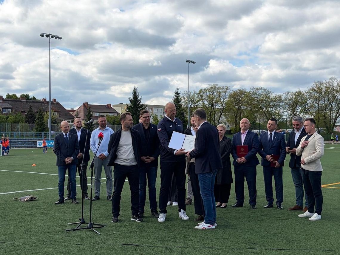 Nowe pełnowymiarowe boisko piłkarskie powstanie w Gryficach Nowe pełnowymiarowe boisko piłkarskie powstanie w Gryficach