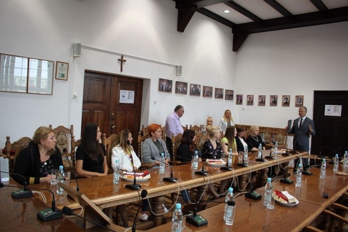 Nowogard: Nauczycielskie akty mianowania z rąk burmistrza