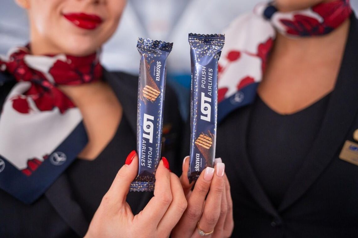 Nowość na pokładach PLL LOT: czekoladowy wafelek specjalnie dla pasażerów