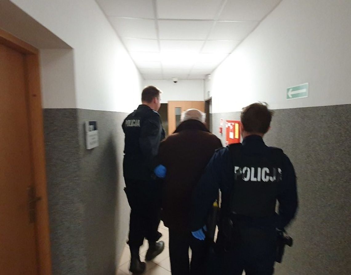 Okradli seniorkę z Gryfic, sprawców policjanci z Gryfic zatrzymali w Szczecinie