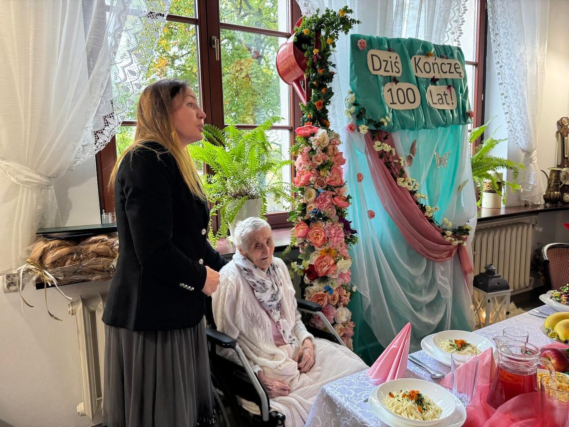 Pani Genowefa Mieżecka z Gryfic świętuje 100. urodziny Pani Genowefa Mieżecka z Gryfic świętuje 100. urodziny