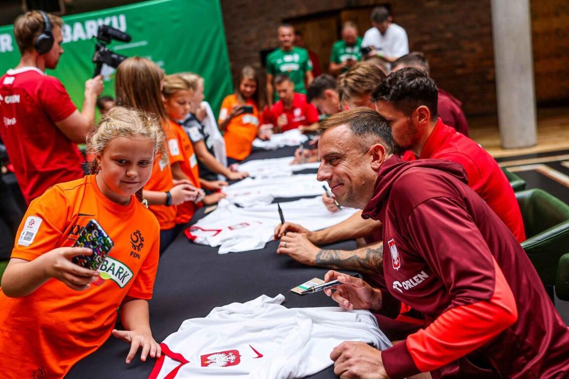 Piłkarze reprezentacji Polski odpowiadają na pytania zwycięzców  XXV edycji Pucharu Tymbarku!