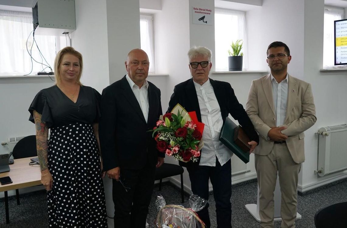 Po niemal 40 latach pracy Andrzej Sybidło żegna się z biblioteką w Płotach Po niemal 40 latach pracy Andrzej Sybidło żegna się z biblioteką w Płotach