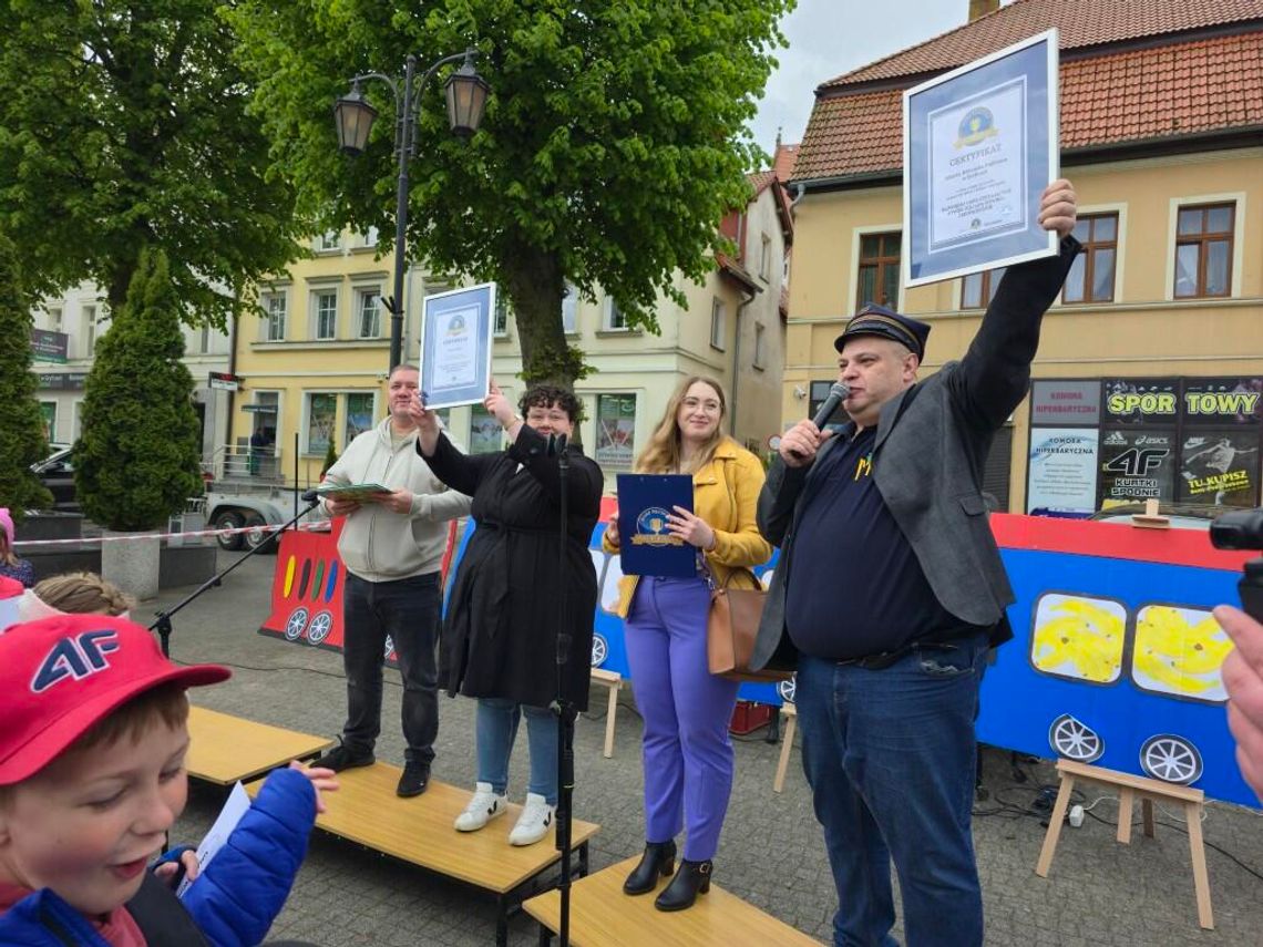 Pobiliśmy dotychczasowy rekord Polski w grupowym czytaniu wiersza Juliana Tuwima „Lokomotywa”!