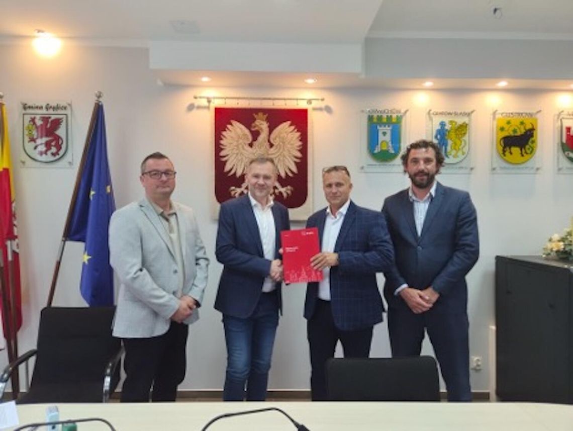 Podpisano umowę na budowę dróg w Rzęskowie Podpisano umowę na budowę dróg w Rzęskowie