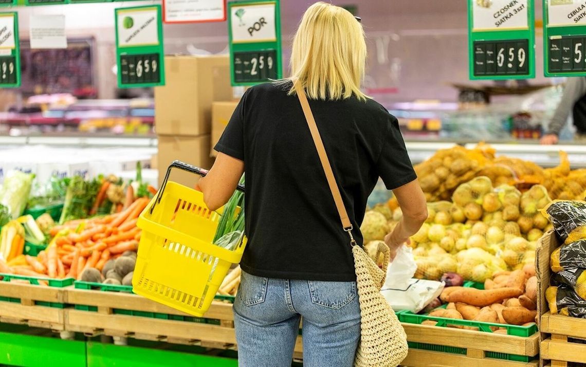Polacy mogą odczuć ulgę na zakupach. Dynamika wzrostu cen wciąż hamuje, ale eksperci ostrzegają Polacy mogą odczuć ulgę na zakupach. Dynamika wzrostu cen wciąż hamuje, ale eksperci ostrzegają