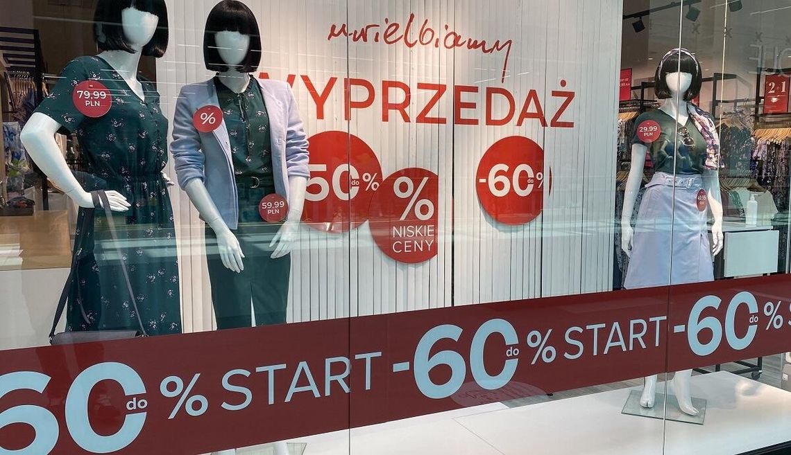 Polacy nie bardzo ufają sklepom przed Black Friday. 84 proc. sprawdza, czy rabaty są prawdziwe Polacy nie bardzo ufają sklepom przed Black Friday. 84 proc. sprawdza, czy rabaty są prawdziwe