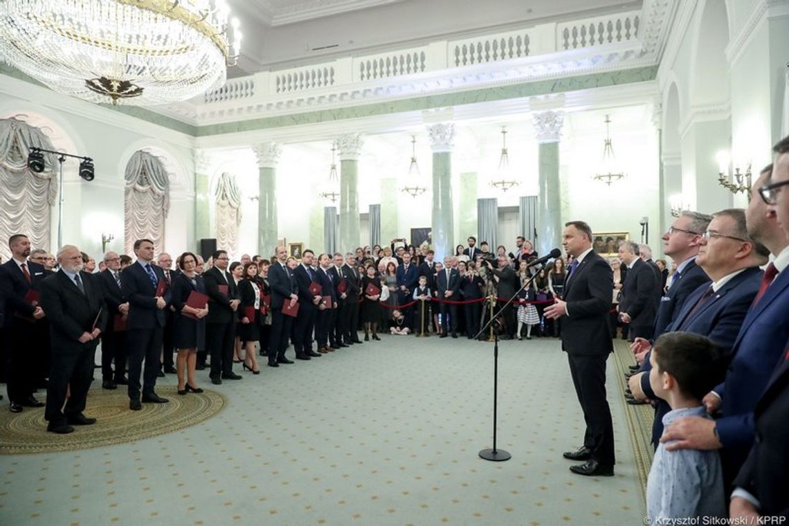 Prezydent wręczył kolejne nominacje profesorskie. Wśród nominowanych dr hab. inż. Bartosz Powałka