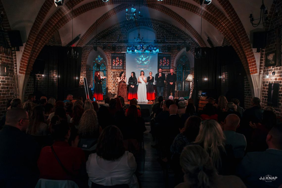 Przemoc nie zawsze zostawia widoczne ślady. „Oda do perforacji” otwiera ważną rozmowę Przemoc nie zawsze zostawia widoczne ślady. „Oda do perforacji” otwiera ważną rozmowę