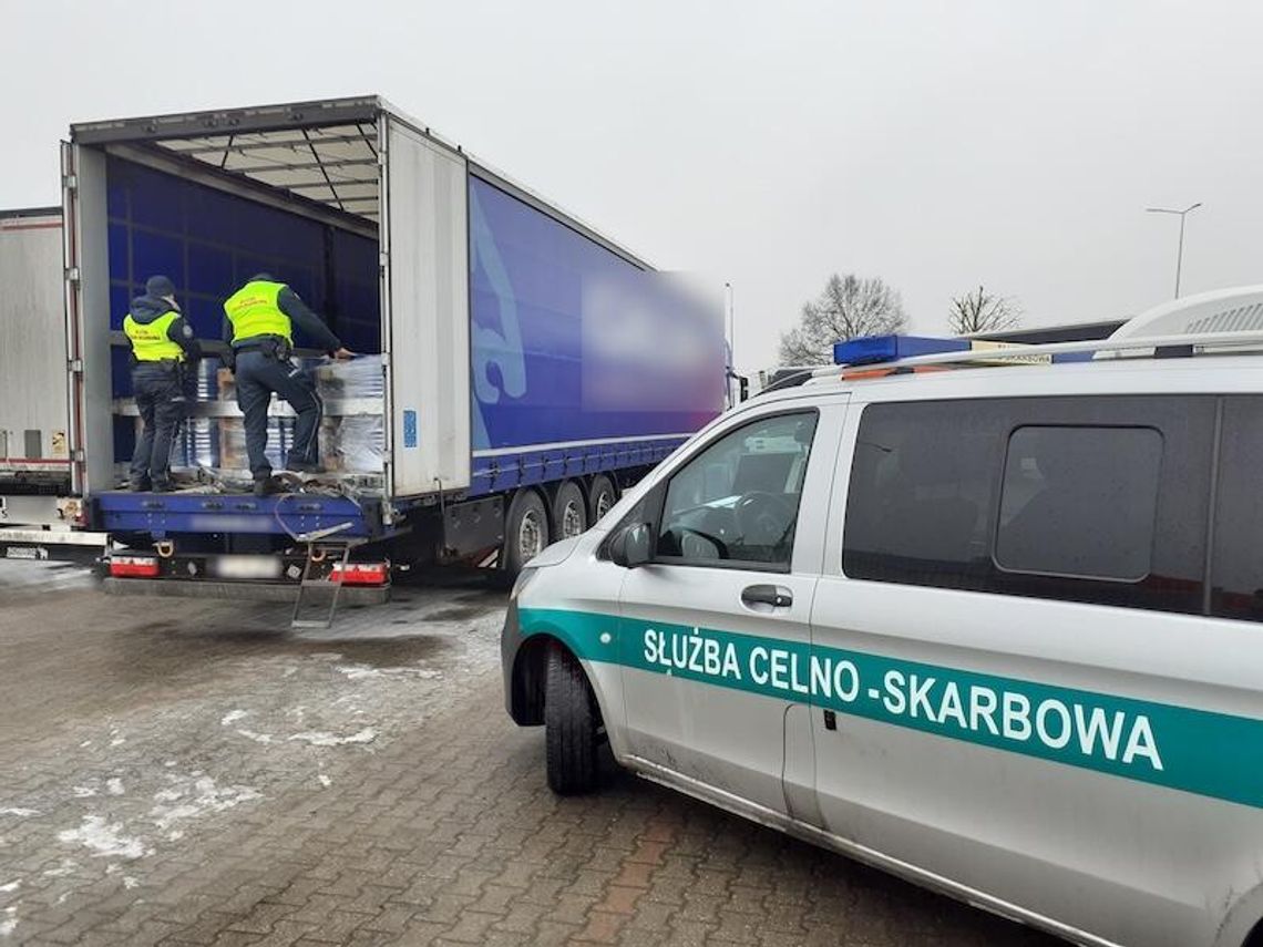 Przewóz 66 beczek oleju silnikowego bez wymaganego zgłoszenia. Wysokie kary dla przewoźnika Przewóz 66 beczek oleju silnikowego bez wymaganego zgłoszenia. Wysokie kary dla przewoźnika