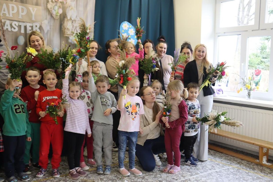 „ Rodzinne warsztaty tworzenia palm wielkanocnych w przedszkolu w Szkole Podstawowej w Modlimowie”.