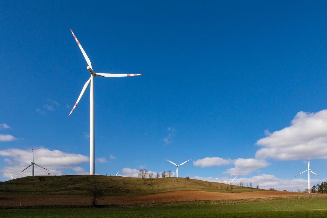 Samorządy stawiają na zieloną energię. Niższe koszty i większe bezpieczeństwo energetyczne Samorządy stawiają na zieloną energię. Niższe koszty i większe bezpieczeństwo energetyczne