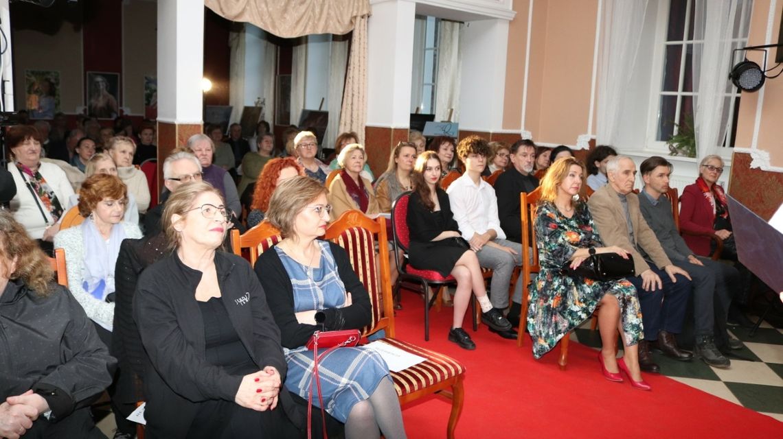 Spotkania artystyczno-rozwojowe „Siła JEST w kobiecie” w ramach wydarzenia „Być Kobietą”.