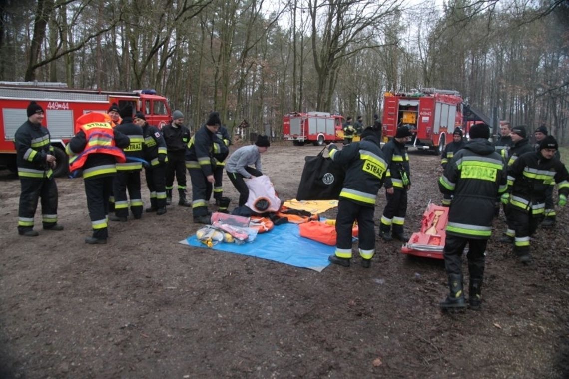 Strażacy ćwiczą działania na wypadek zagrożeń oraz sprawdzają w praktyce nowy sprzęt