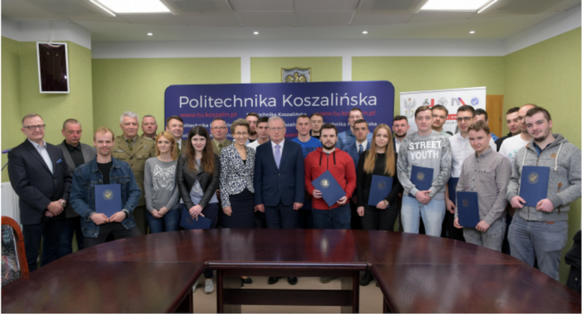 Studenci zakończyli szkolenie.      W lecie pojadą do koszar