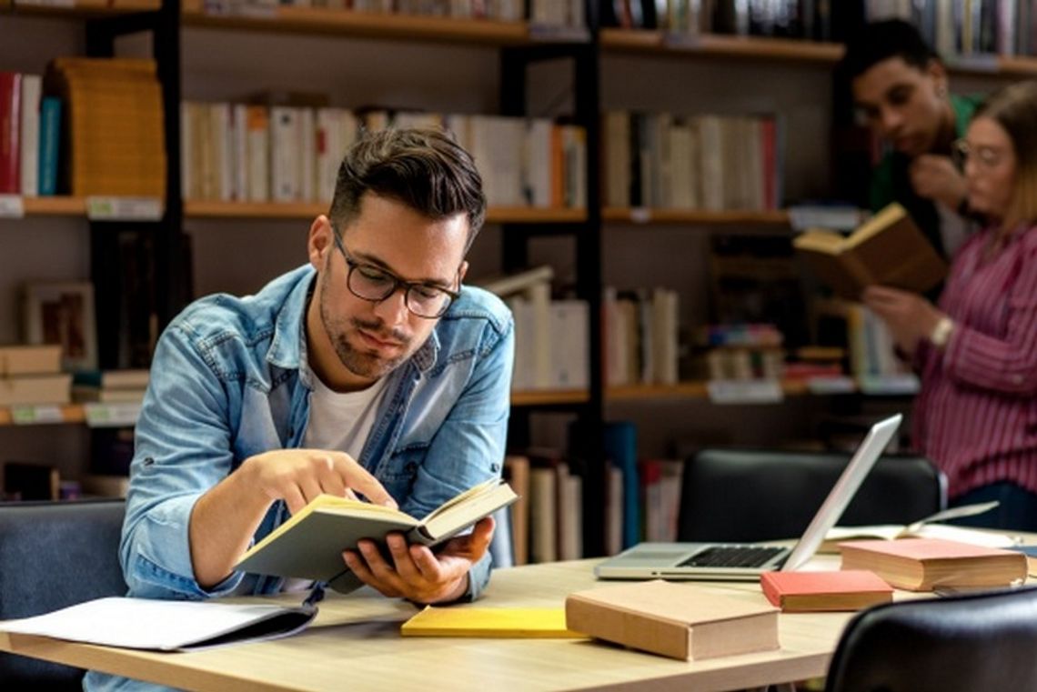 Studia magisterskie a rynek pracy – które kierunki są obecnie najbardziej perspektywiczne?