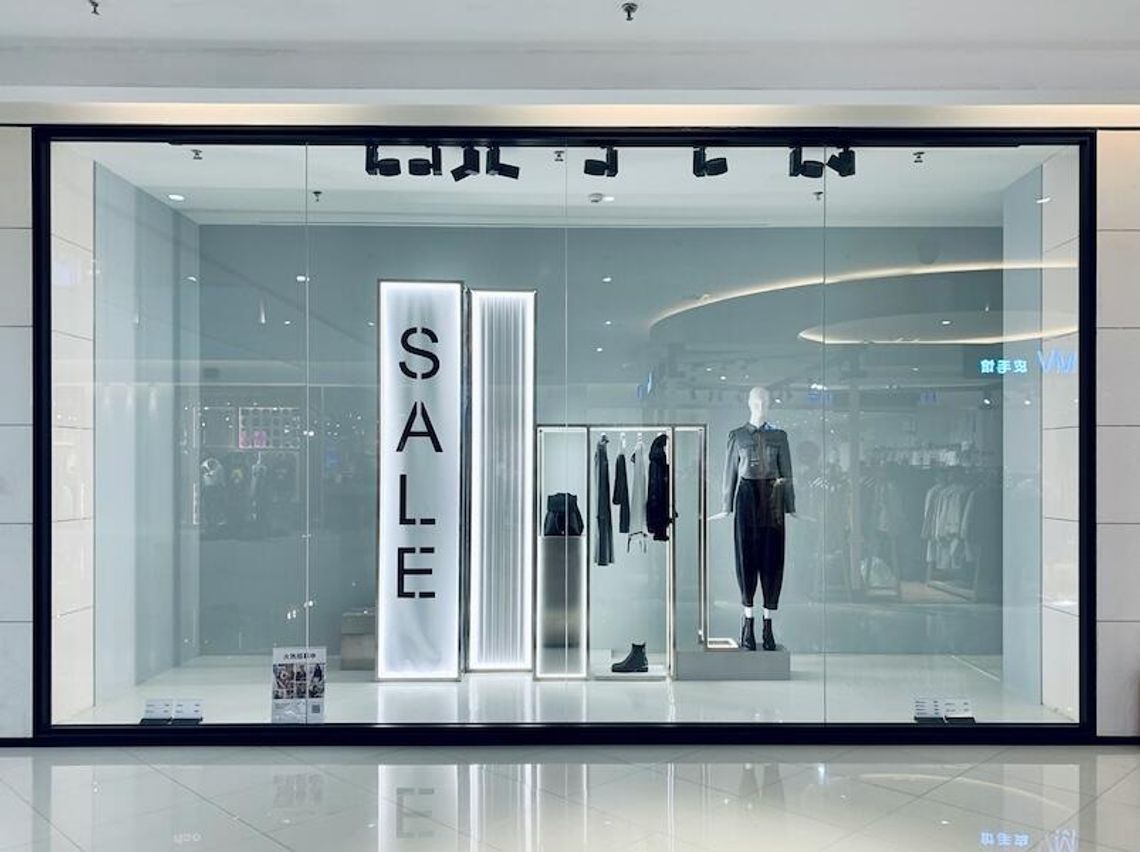 Światło, które sprzedaje więcej: jak oświetlenie wpływa na decyzje zakupowe klientów?