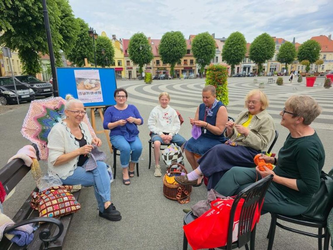 Światowy Dzień Dziergania w Miejscach Publicznych