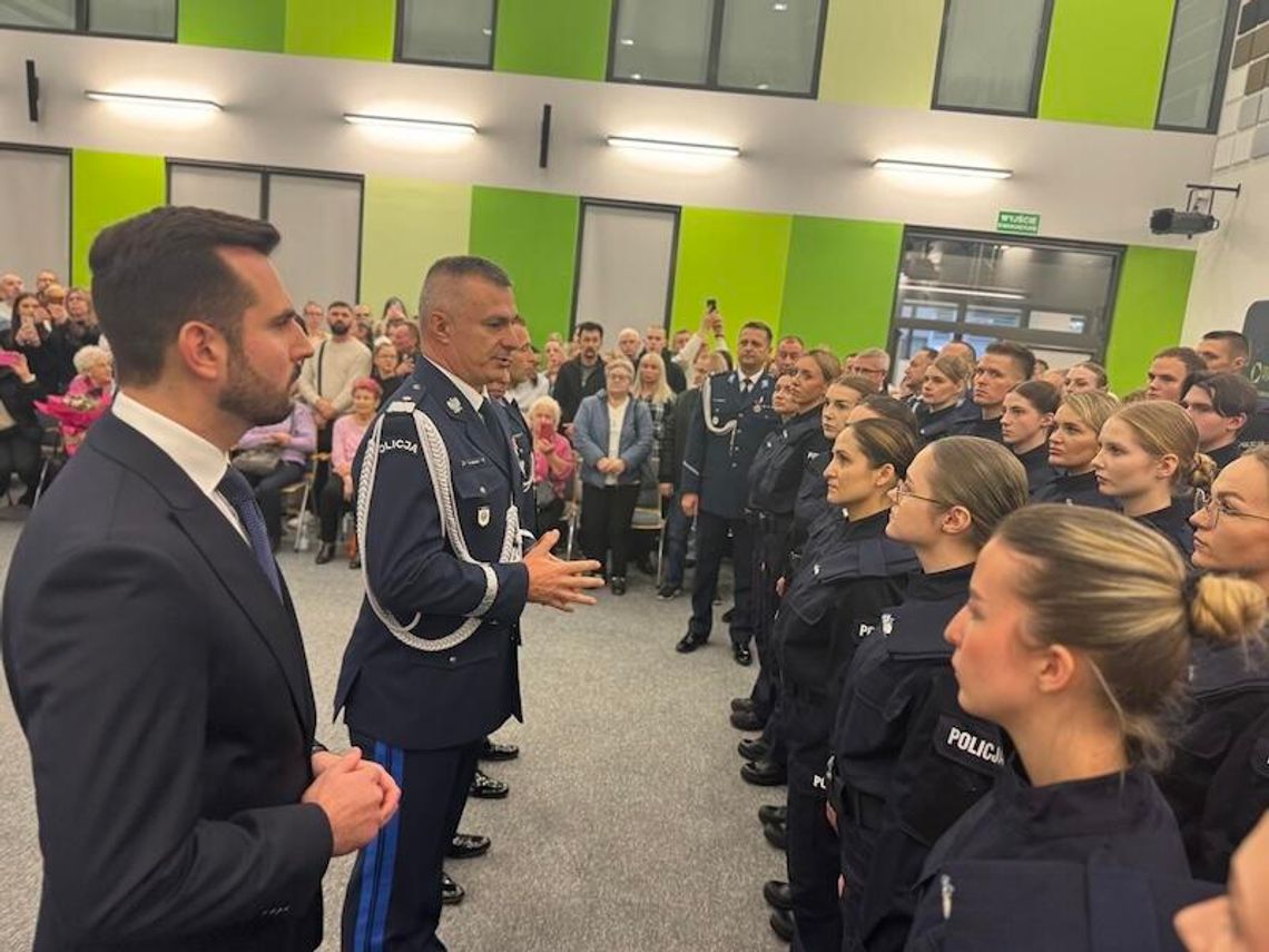 SZEREGI ZACHODNIOPOMORSKIEJ POLICJI ZASILIŁO DZISIAJ 45 NOWYCH POLICJANTÓW