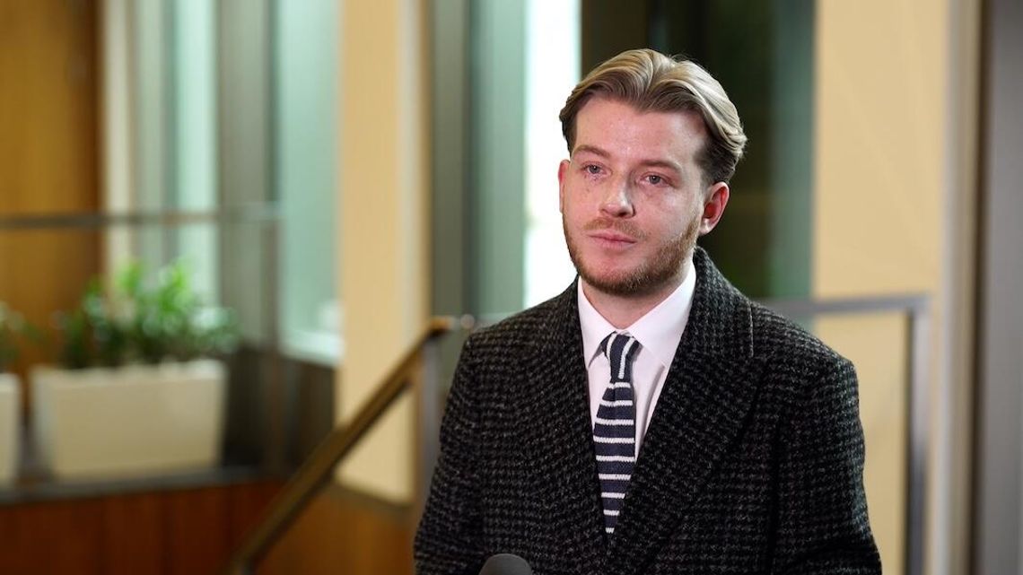 Sztuczna inteligencja potęguje zagrożenia informacyjne. Coraz częściej bywa jednak wykorzystywana w walce z takimi zjawiskami