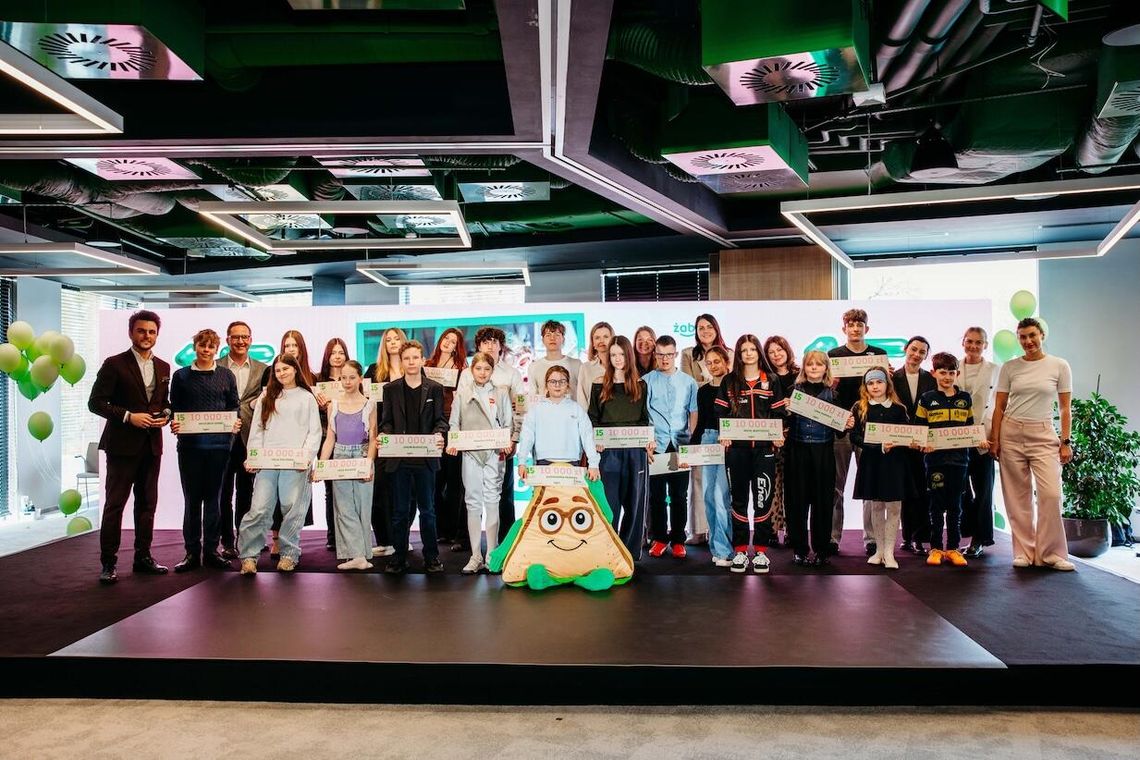 Talent, emocje i odwaga na jednej scenie. Żabka świętuje 15 lat programu stypendialnego