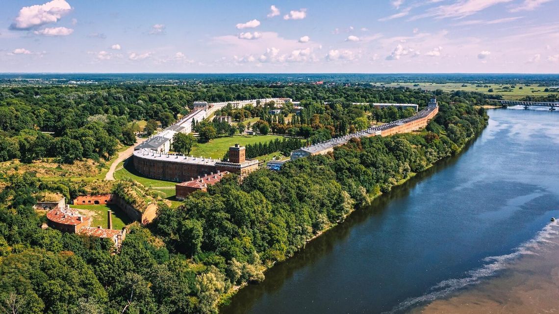Tam, gdzie historia łączy się z naturą - TrekTours i Columbia zapraszają na rajd pieszy w Modlinie Tam, gdzie historia łączy się z naturą - TrekTours i Columbia zapraszają na rajd pieszy w Modlinie