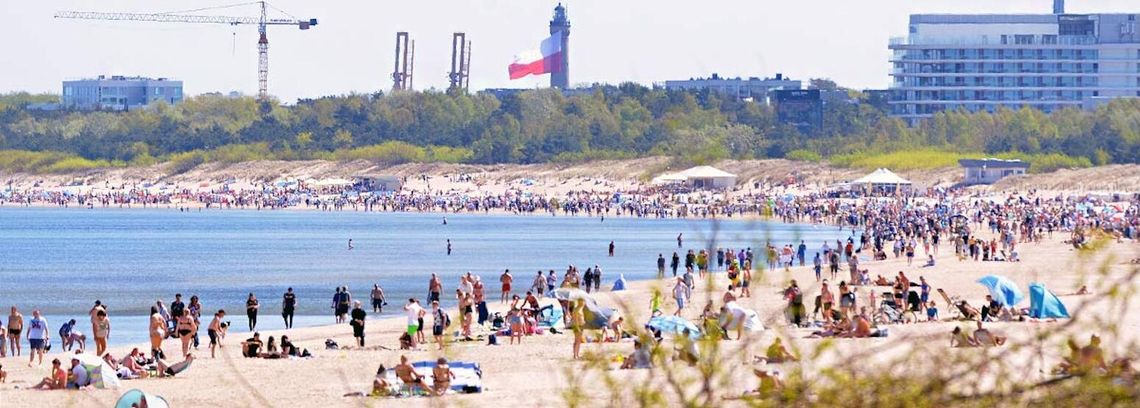 Tłumy, wiatr i duma. Świnoujście znów pokazało, jak świętuje się Dzień Flagi