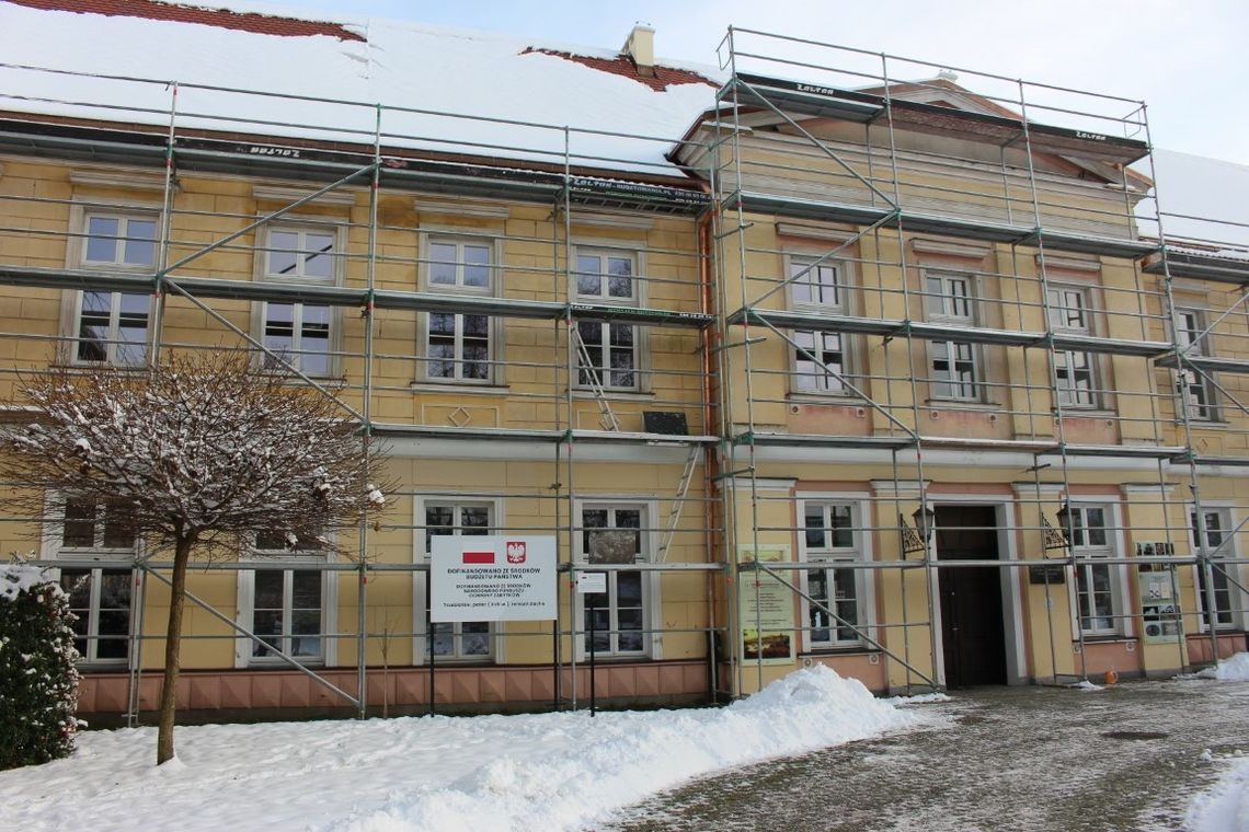 Trzebiatowski Ośrodek Kultury zakończył remont dachu Pałacu