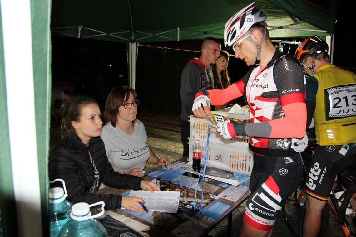 Ultramaraton kolarski Bałtyk - Bieszczady Tour – punkt kontrolny w Płotach