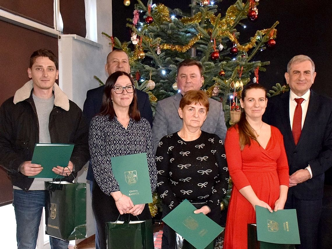 UROCZYSTE PODZIĘKOWANIA DLA SOŁTYSÓW KOŃCZĄCYCH KADENCJĘ UROCZYSTE PODZIĘKOWANIA DLA SOŁTYSÓW KOŃCZĄCYCH KADENCJĘ