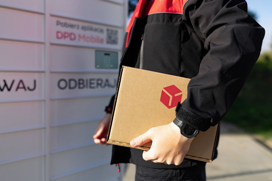 Usługi odbioru paczek bardziej dostępne. DPD Polska wprowadza ważne zmiany w DPD Mobile i automatach paczkowych Usługi odbioru paczek bardziej dostępne. DPD Polska wprowadza ważne zmiany w DPD Mobile i automatach paczkowych