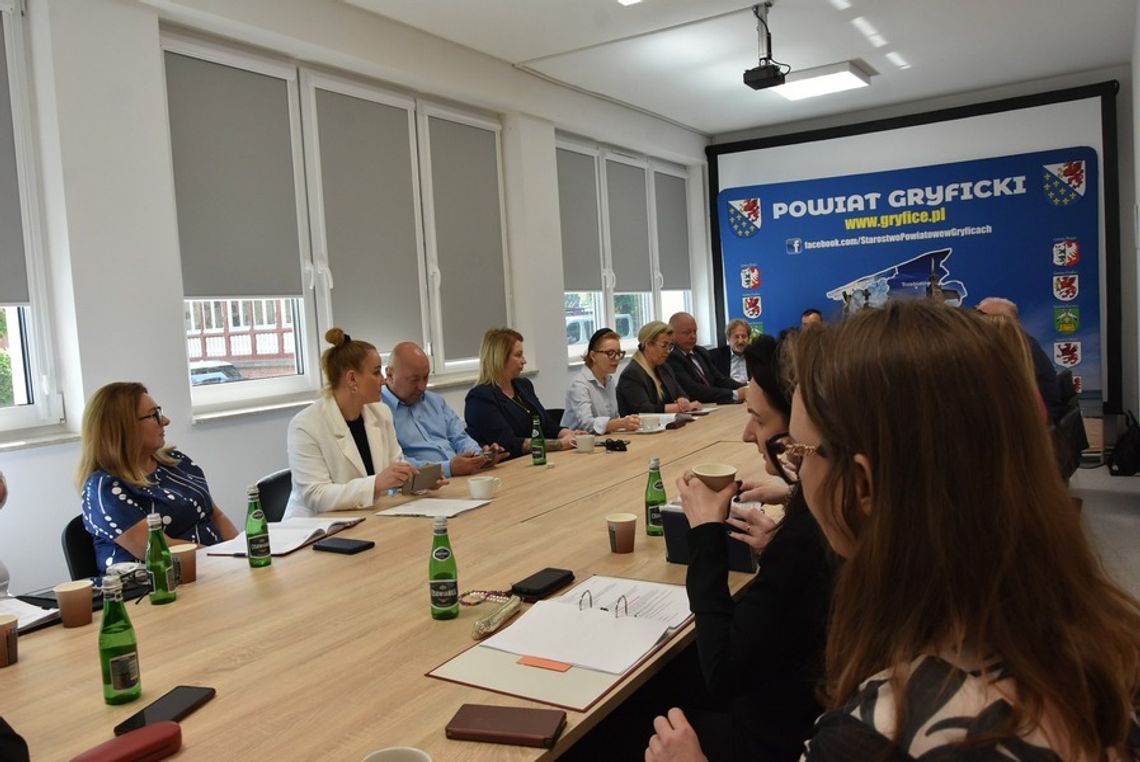 W Centrum Usług Publicznych w Gryficach odbyło się kolejne spotkanie w ramach Zintegrowanych Inwestycji Terytorialnych (ZIT).