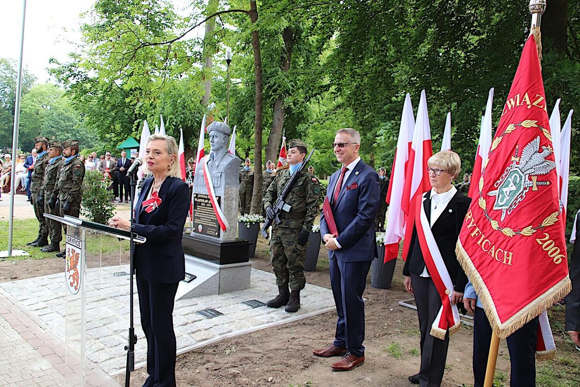W Gryficach odsłonięto pomnik gen. Władysława Andersa