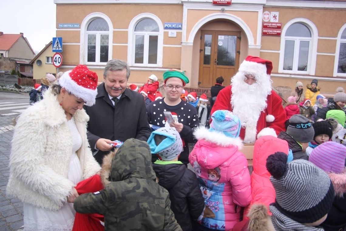 W Płotach rozbłysła świąteczna choinka