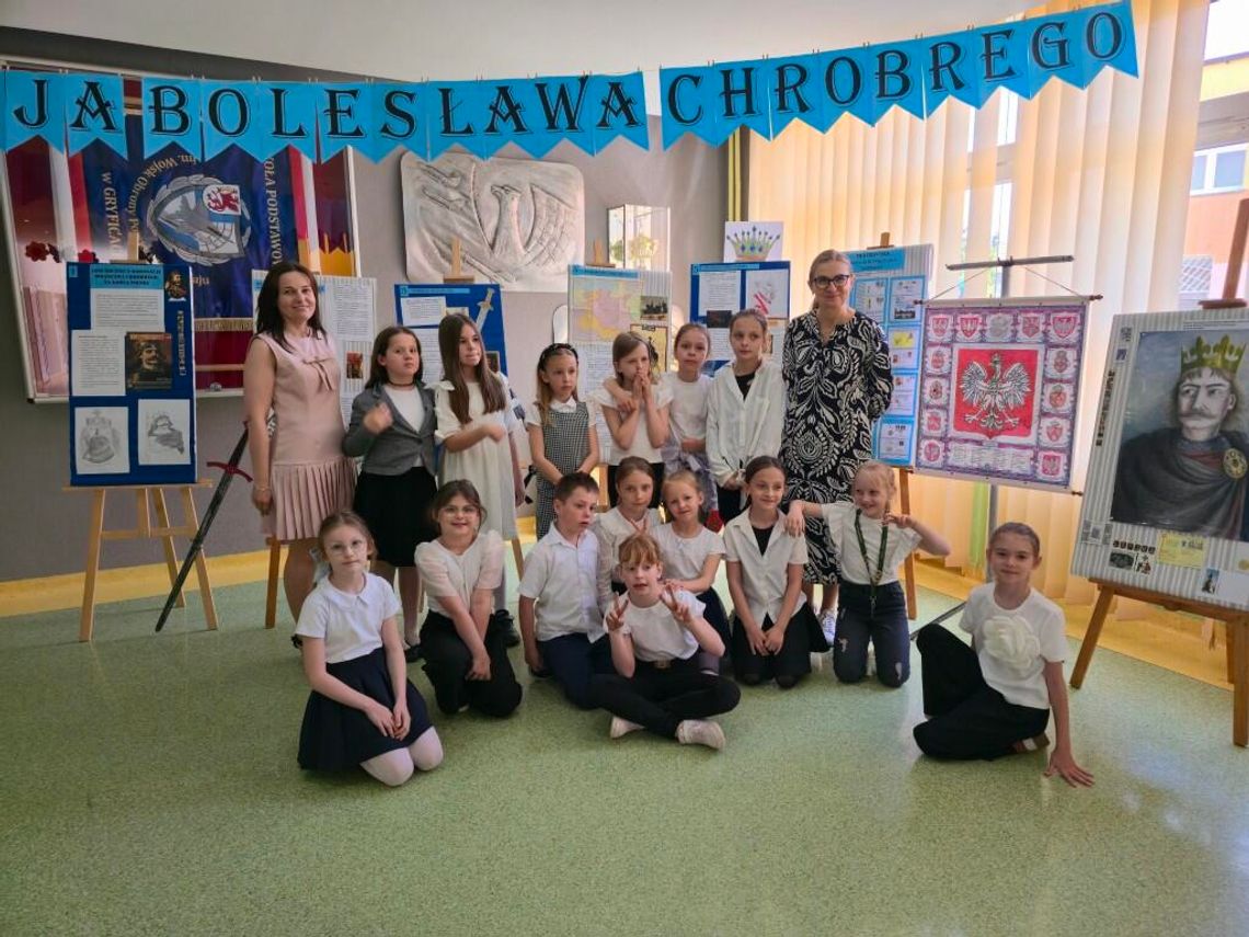 W Szkole Podstawowej nr 3 w Gryficach uczcili ważną historyczną rocznicę